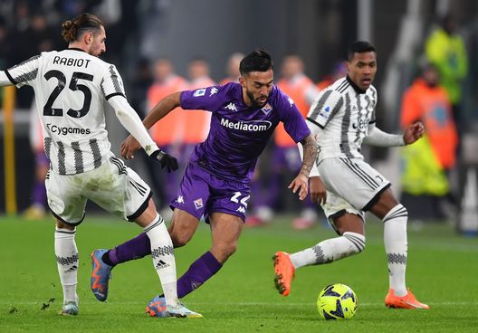 TURIN, ITALY - FEBRUARY 12: Nicolas Gonzalez of ACF Fiorentina battles for possession with Adrien Rabiot and Alex Sandro of Juventus during the Serie A match between Juventus and ACF Fiorentina at on February 12, 2023 in Turin, Italy. (Photo by Valerio Pennicino/Getty Images) Nico Gonzalez