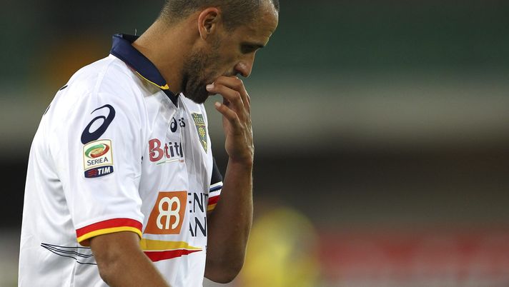 VERONA, ITALY - MAY 13: Guillermo Giacomazzi of US Lecce shows his dejection during the Serie A match between AC Chievo Verona and US Lecce at Stadio Marc'Antonio Bentegodi on May 13, 2012 in Verona, Italy. (Photo by Marco Luzzani/Getty Images) VERONA, ITALY - MAY 13: Guillermo Giacomazzi of US Lecce shows his dejection during the Serie A match between AC Chievo Verona and US Lecce at Stadio Marc'Antonio Bentegodi on May 13, 2012 in Verona, Italy. (Photo by Marco Luzzani/Getty Images)