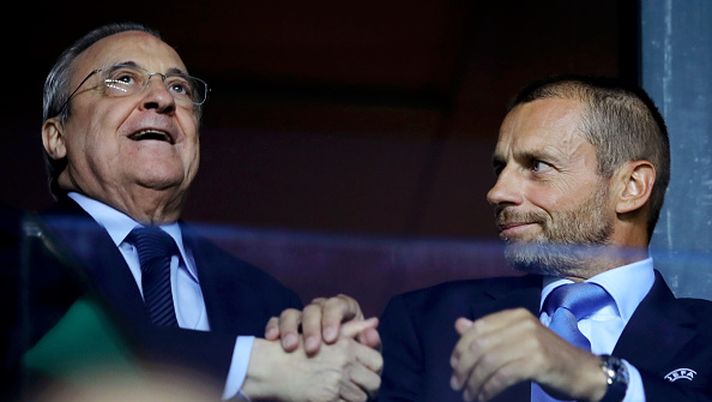 TALLINN, ESTONIA - AUGUST 15: Florentino Pérez, President of Real Madrid (L) and Aleksander Ceferin, President of UEFA shake hands during the UEFA Super Cup between Real Madrid and Atletico Madrid at Lillekula Stadium on August 15, 2018 in Tallinn, Estonia. (Photo by Alexander Hassenstein/Getty Images) Madrid, il derby delle dirigenze: nuovo cerimoniale, senza incidenti diplomatici… - immagine 1