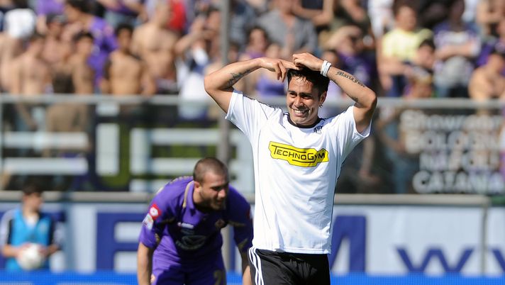 CESENA, ITALY - APRIL 03:  Luis Jimenez of Cesena celebrates during the Serie A match between AC Cesena and ACF Fiorentina at Dino Manuzzi Stadium on April 3, 2011 in Cesena, Italy.  (Photo by Gabriele Guerra / Iguana Press/Getty Images) 