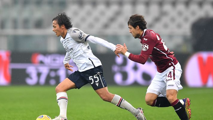 TURIN, ITALY - DECEMBER 20: Emanuel Vignato of Bologna battles for possession with Simone Verdi of Torino during the Serie A match between Torino FC and Bologna FC at Stadio Olimpico di Torino on December 20, 2020 in Turin, Italy. Sporting stadiums around Italy remain under strict restrictions due to the Coronavirus Pandemic as Government social distancing laws prohibit fans inside venues resulting in games being played behind closed doors. (Photo by Valerio Pennicino/Getty Images) TURIN, ITALY - DECEMBER 20: Emanuel Vignato of Bologna battles for possession with Simone Verdi of Torino during the Serie A match between Torino FC and Bologna FC at Stadio Olimpico di Torino on December 20, 2020 in Turin, Italy. Sporting stadiums around Italy remain under strict restrictions due to the Coronavirus Pandemic as Government social distancing laws prohibit fans inside venues resulting in games being played behind closed doors. (Photo by Valerio Pennicino/Getty Images)