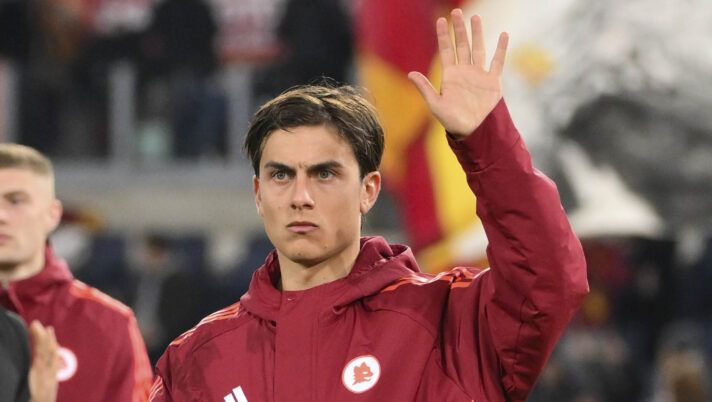 ROME, ITALY - JANUARY 17: AS Roma player Paulo Dybala after the Serie A match between AS Roma and Genoa at Stadio Olimpico on January 17, 2025 in Rome, Italy. (Photo by Luciano Rossi/AS Roma via Getty Images) CorSport: “Dybala sotto shock, lo stop è serio”. I tempi di recupero e quando può tornare - immagine 1