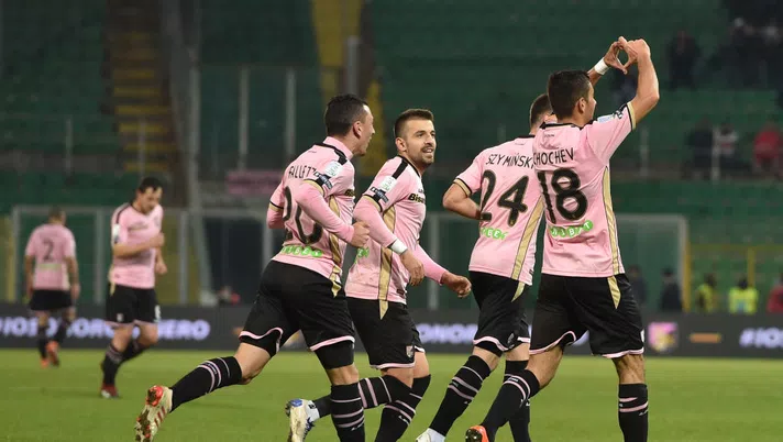PALERMO, ITALY - DECEMBER 27:  Ivaylo Chochev of Palermo celebrates after scoring his team's second goal during the Serie B match between US Citta di Palermo and Ascoli at Stadio Renzo Barbera on December 27, 2018 in Palermo, Italy.  (Photo by Tullio M. Puglia/Getty Images)