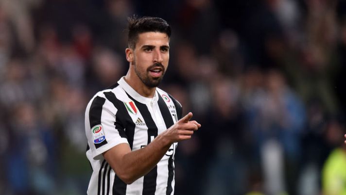 TURIN, ITALY - APRIL 15: Sami Khedira of Juventus celebrates after scoring his team's third goal during the serie A match between Juventus and UC Sampdoria at Allianz Stadium on April 15, 2018 in Turin, Italy. (Photo by Tullio M. Puglia/Getty Images) Tesoretto Juve per Milinkovic: otto giocatori in vendita, chi va via tra i top player- immagine 1