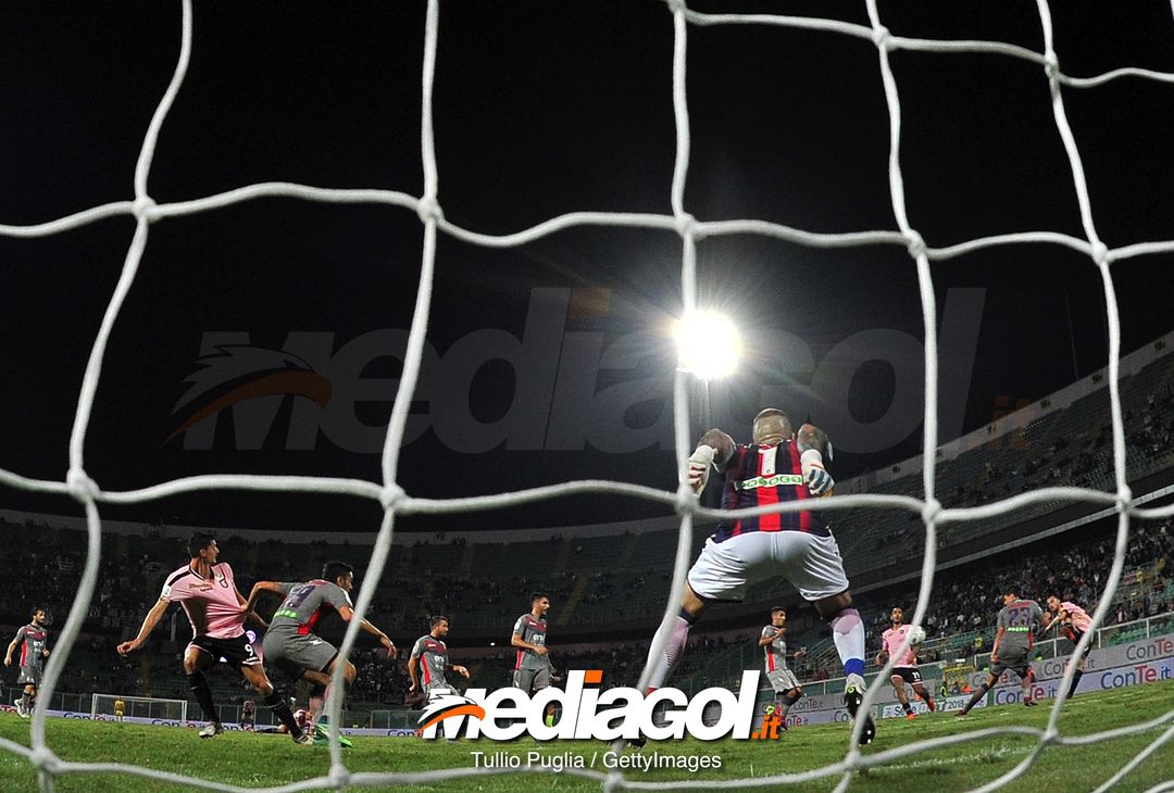  <> at Stadio Renzo Barbera on October 7, 2018 in Palermo, Italy. 