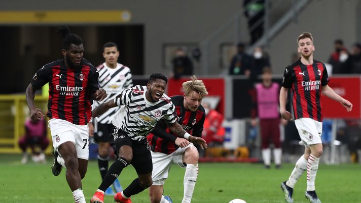 MILAN, ITALY - MARCH 18: Fred of Manchester United is challenged by Simon Kaer of AC Milan during the UEFA Europa League Round of 16 Second Leg match between AC Milan and Manchester United at San Siro on March 18, 2021 in Milan, Italy. Sporting stadiums around Europe remain under strict restrictions due to the Coronavirus Pandemic as Government social distancing laws prohibit fans inside venues resulting in games being played behind closed doors. (Photo by Marco Luzzani/Getty Images) MILAN, ITALY - MARCH 18: Fred of Manchester United is challenged by Simon Kaer of AC Milan during the UEFA Europa League Round of 16 Second Leg match between AC Milan and Manchester United at San Siro on March 18, 2021 in Milan, Italy. Sporting stadiums around Europe remain under strict restrictions due to the Coronavirus Pandemic as Government social distancing laws prohibit fans inside venues resulting in games being played behind closed doors. (Photo by Marco Luzzani/Getty Images)