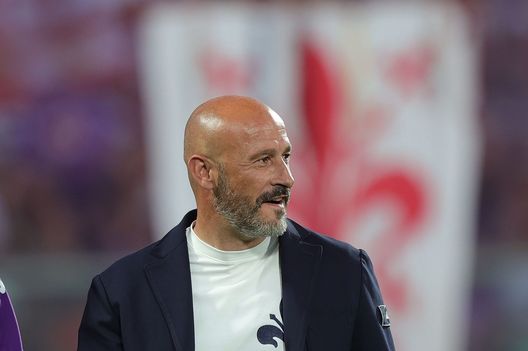 FLORENCE, ITALY - MAY 21: Vincenzo Italiano manager of ACF Fiorentina looks on during the Serie A match between ACF Fiorentina and Juventus at Stadio Artemio Franchi on May 21, 2022 in Florence, Italy. (Photo by Gabriele Maltinti/Getty Images) Italiano in Fiorentina-Juventus