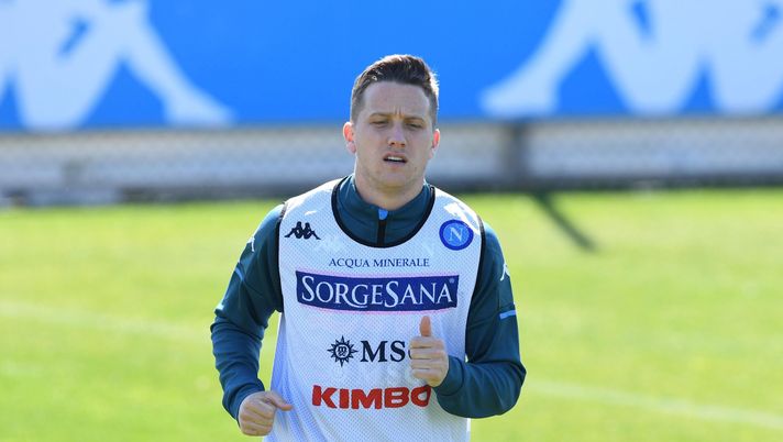 NAPLES, ITALY - MARCH 18: Piotr Zielinski of SSC Napoli during a training session on March 18, 2021 in Naples, Italy. (Photo by SSC NAPOLI/SSC NAPOLI via Getty Images) 