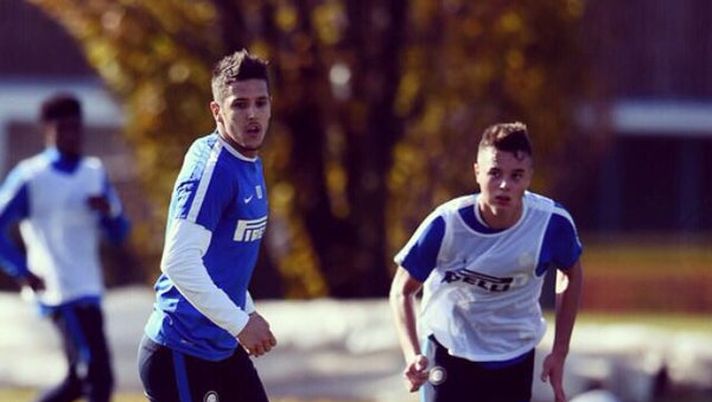 "Mi volevano altri club come Psg, Roma, Manchester City, Bayern Monaco e altri. Ho scelto l'Inter perché è stato il club che ha creduto in me più di tutti e perché ho avuto le giuste sensazioni fin dall'inizio" ha dichiarato Zinho Vanheusden appena arrivato. Zinho viene dallo Standard Liegi e con l'Inter ha firmato un triennale. "Mi volevano altri club come Psg, Roma, Manchester City, Bayern Monaco e altri. Ho scelto l'Inter perché è stato il club che ha creduto in me più di tutti e perché ho avuto le giuste sensazioni fin dall'inizio" ha dichiarato Zinho Vanheusden appena arrivato. Zinho viene dallo Standard Liegi e con l'Inter ha firmato un triennale.