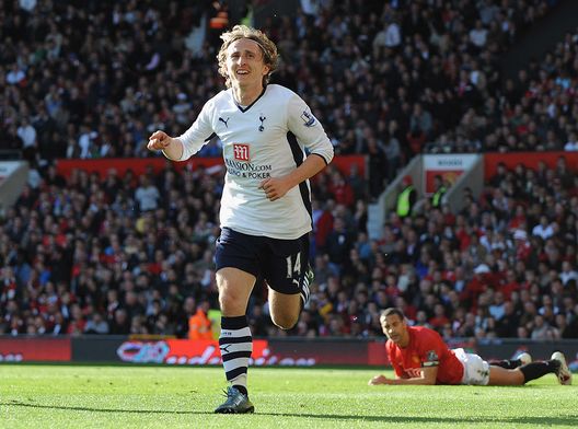 Modrid esulta a Old Trafford dopo un gol in Manchester United-Tottenham del 25 aprile 2009 (Photo by Shaun Botterill/Getty Images) Rio Ferdinand: “Chiamai Modric per farlo venire allo United, ma lui andò a Madrid…”- immagine 3