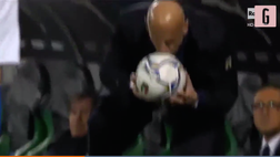 VIDEO Italia-Polonia, il gesto che emoziona il web: Vialli consegna il pallone agli azzurri così