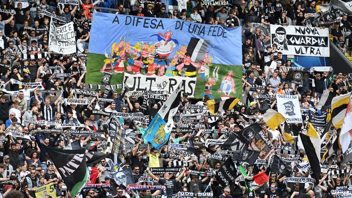FOTO Gli Ultras dell’Udinese si uniscono al coro: “Qui i Napoletani non festeggiano” - immagine 1
