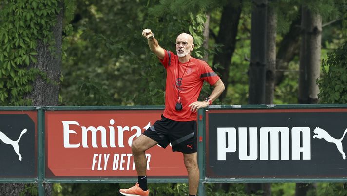Stefano Pioli (allenatore AC Milan) durante una seduta di allenamento a Milanello | Milan News (Getty Images) Stefano Pioli AC Milan allenamento Milanello