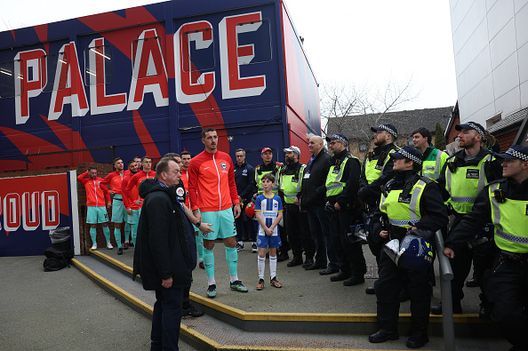 (Photo by Eddie Keogh/Getty Images) Dalla monetina di Mullery al gol annullato ad Estupinan: Palace-Brighton, è sempre M23 derby…- immagine 2