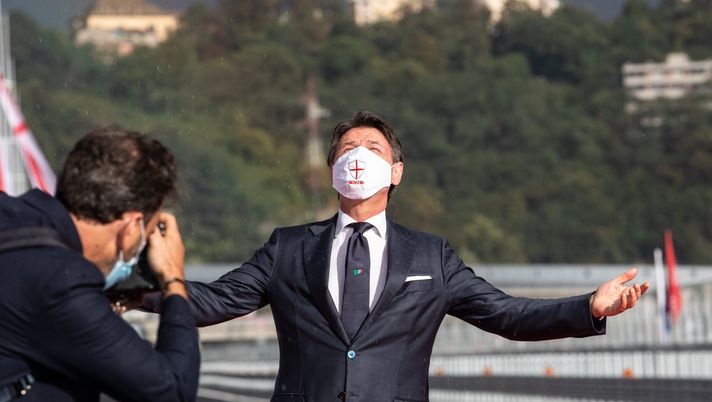 Aggredito Giuseppe Conte: il leader dei 5 Stelle colpito durante un comizio Aggredito Giuseppe Conte: il leader dei 5 Stelle colpito durante un comizio - immagine 1