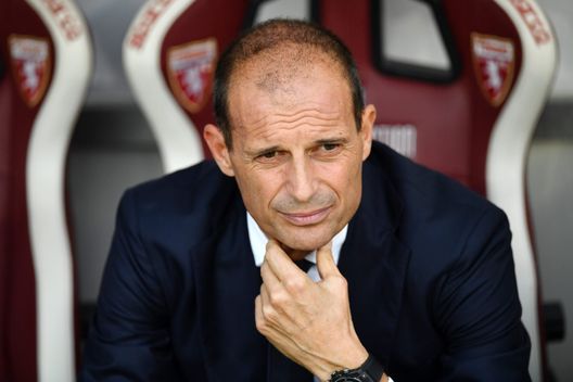 TURIN, ITALY - OCTOBER 15: Massimiliano Allegri, Head Coach of Juventus looks on prior to the Serie A match between Torino FC and Juventus at Stadio Olimpico di Torino on October 15, 2022 in Turin, Italy. (Photo by Valerio Pennicino/Getty Images) Balice (Corriere Torino): “Bremer? Passaggi a vuoto in stagione ma si è ritrovato”- immagine 2