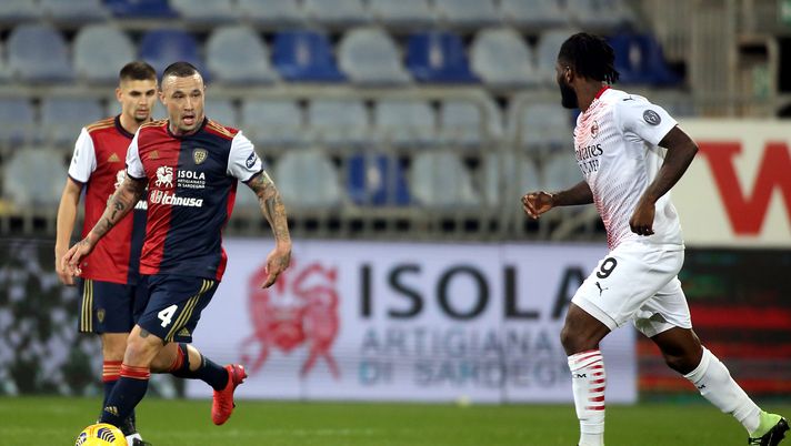 CAGLIARI, ITALY - JANUARY 18: Radja Nainggolan of Cagliari in action during the Serie A match between Cagliari Calcio and AC Milan at Sardegna Arena on January 18, 2021 in Cagliari, Italy. (Photo by Enrico Locci/Getty Images) CAGLIARI, ITALY - JANUARY 18: Radja Nainggolan of Cagliari in action during the Serie A match between Cagliari Calcio and AC Milan at Sardegna Arena on January 18, 2021 in Cagliari, Italy. (Photo by Enrico Locci/Getty Images)