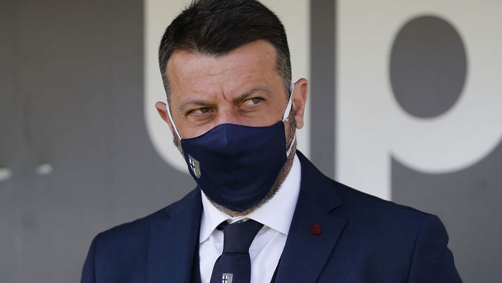 FLORENCE, ITALY - MARCH 07: Roberto D'Aversa manager of Parma Calcio looks on during the Serie A match between ACF Fiorentina and Parma Calcio at Stadio Artemio Franchi on March 7, 2021 in Florence, Italy.  (Photo by Gabriele Maltinti/Getty Images) 