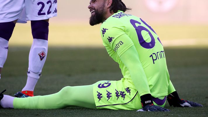 CAGLIARI, ITALY - MAY 12: Bartolomiej Dragowski of Fiorentina look on during the Serie A match between Cagliari Calcio  and ACF Fiorentina at Sardegna Arena on May 12, 2021 in Cagliari, Italy. (Photo by Enrico Locci/Getty Images) 