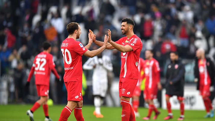 TURIN, ITALY - JANUARY 29: Pablo Mari and Carlos Augusto of AC Monza celebrate after the team's victory during the Serie A match between Juventus and AC Monza at on January 29, 2023 in Turin, Italy. (Photo by Valerio Pennicino/Getty Images) Juve, l’ennesimo disastro - immagine 1