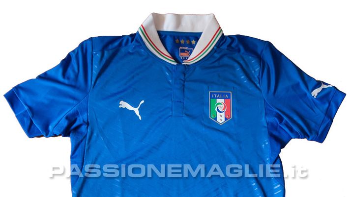 Lunedì presentazione della nuova maglia dell'Italia per gli Europei 2012 (FOTO) Lunedì presentazione della nuova maglia dell'Italia per gli Europei 2012 (FOTO) - immagine 1