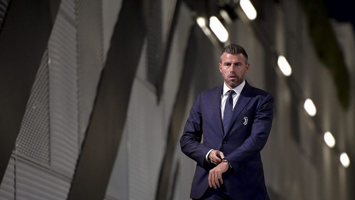 TURIN, ITALY - OCTOBER 01: Andrea Barzagli during the UEFA Champions League group D match between Juventus and Bayer Leverkusen at Allianz Stadium on October 01, 2019 in Turin, Italy. (Photo by Daniele Badolato - Juventus FC/Juventus FC via Getty Images) 