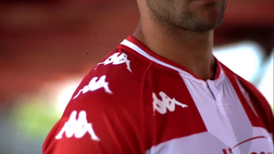 VIDEO – Croce bianca su sfondo rosso: la Fiorentina presenta la terza maglia