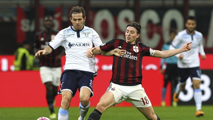 Senad Lulic e Riccardo Montolivo in Milan-Lazio 1-1 del 20 marzo 2016 (credits: GETTY Images) 
