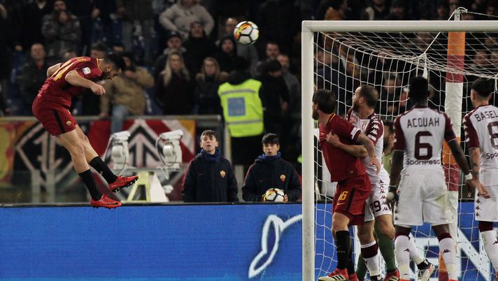 ROME, ITALY - MARCH 09: Kostas Manolas of AS Roma scores the opening goal during the Serie A match between AS Roma and Torino FC at Stadio Olimpico on March 9, 2018 in Rome, Italy.  (Photo by Paolo Bruno/Getty Images) 