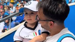 Il Napoli come stile di vita: lo splendido ingresso di padre e figlio al Maradona