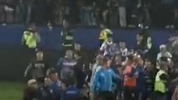 VIDEO / Indonesia, oltre 100 morti dopo partita di calcio