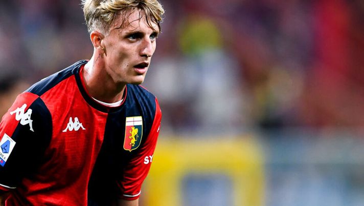 GENOA, ITALY - SEPTEMBER 25: Nicolò Rovella of Genoa looks on during the Serie A match between Genoa CFC and Hellas Verona FC at Stadio Luigi Ferraris on September 25, 2021 in Genoa, Italy. (Photo by Getty Images) Sky: “Monza, Rovella dalla Juve è un’idea concreta: lo scenario” - immagine 1