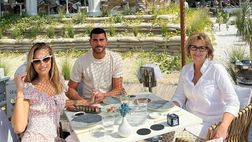 Viky Varga a Dubai in compagnia dei genitori e Pellè: “Family time”