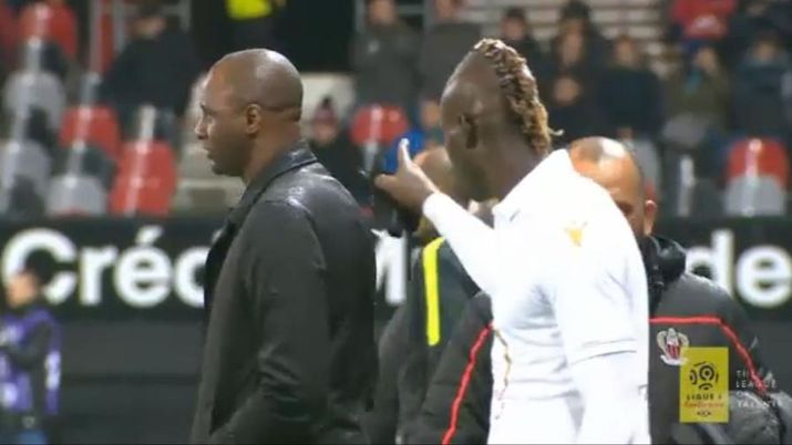 Mario Balotelli furioso con Patrick Vieira per la sostituzione in Guingamp-Nizza 0-0 (credits: gazzetta.it) 