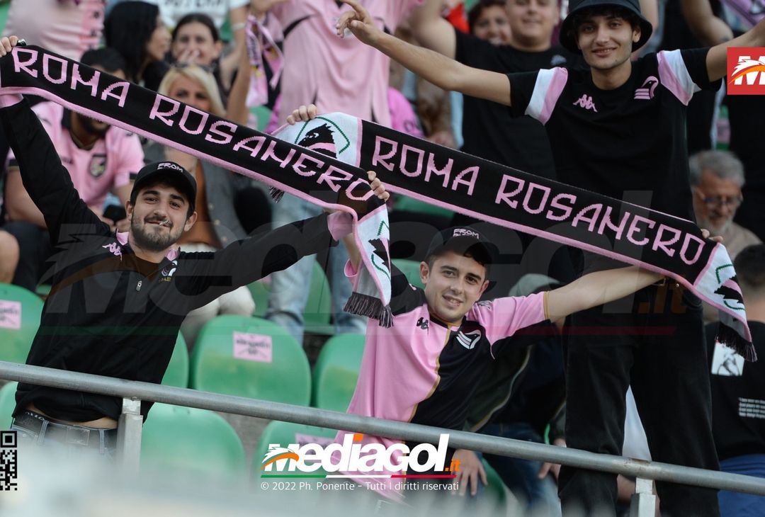 Fototifo, i tifosi allo stadio per Palermo-Virtus Entella 2-2 (gallery) - immagine 55