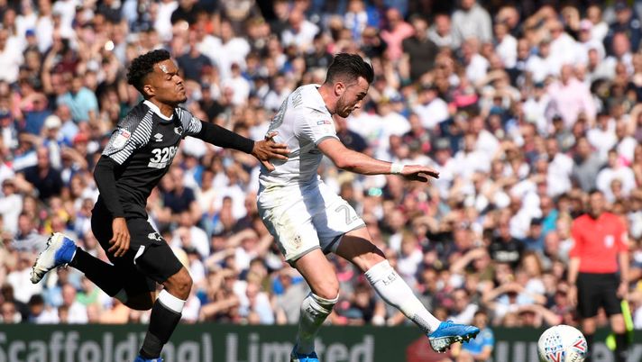LEEDS, ENGLAND - SEPTEMBER 21: Jack Harrison of Leeds United shoots whilst being under pressure by Max Lowe of Derby County during the Sky Bet Championship match between Leeds United and Derby County at Elland Road on September 21, 2019 in Leeds, England. (Photo by George Wood/Getty Images) 