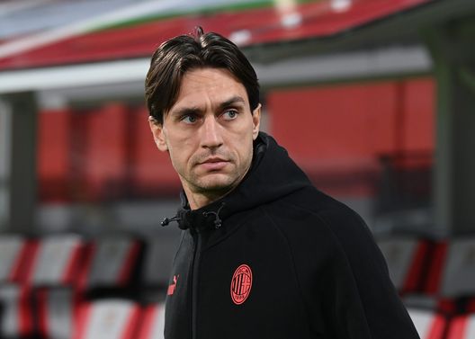 CREMONA, ITALY - NOVEMBER 08: Ciprian Tatarusanu of AC Milan arrives before the Serie A match between US Cremonese and AC Milan at Stadio Giovanni Zini on November 08, 2022 in Cremona, Italy. (Photo by Claudio Villa/AC Milan via Getty Images) Milinkovic-Savic: il Torino non ci crede più. E spunta un ex viola- immagine 2