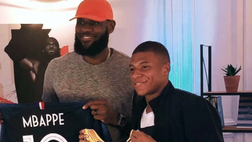 PSG, Neymar e Mbappé incontrano LeBron James