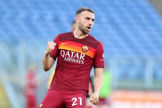 ROME, ITALY - MAY 09: Borja Mayoral of A.S Roma celebrates after scoring their side's first goal during the Serie A match between AS Roma and FC Crotone at Stadio Olimpico on May 09, 2021 in Rome, Italy. Sporting stadiums around Italy remain under strict restrictions due to the Coronavirus Pandemic as Government social distancing laws prohibit fans inside venues resulting in games being played behind closed doors. (Photo by Paolo Bruno/Getty Images) ROME, ITALY - MAY 09: Borja Mayoral of A.S Roma celebrates after scoring their side's first goal during the Serie A match between AS Roma and FC Crotone at Stadio Olimpico on May 09, 2021 in Rome, Italy. Sporting stadiums around Italy remain under strict restrictions due to the Coronavirus Pandemic as Government social distancing laws prohibit fans inside venues resulting in games being played behind closed doors. (Photo by Paolo Bruno/Getty Images)