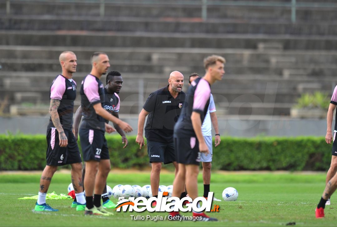  PALERMO, ITALY - SEPTEMBER 28: US Citta di Palermo new coach Roberto Stellone attends a training session on September 28, 2018 in Palermo, Italy. (Photo by Tullio M. Puglia/Getty Images)  