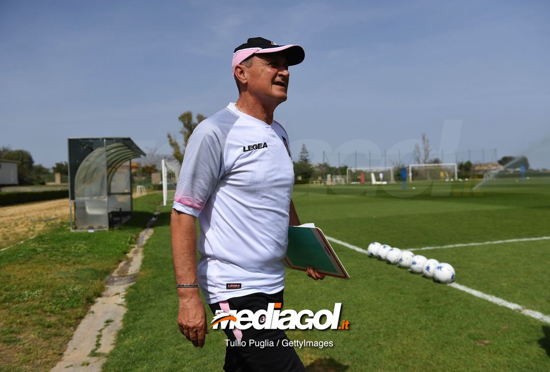  PALERMO, ITALY - APRIL 24: Delio Rossi leads a training session as new Head Coach of US Citta' di Palermo at Tenente Carmelo Onorato Sports Center on April 24, 2019 in Palermo, Italy. (Photo by Tullio M. Puglia/Getty Images) 