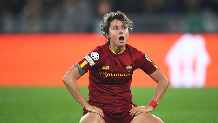 Giacinti e Dybala, foto e sorrisi su Twitter durante lo shooting - immagine 1