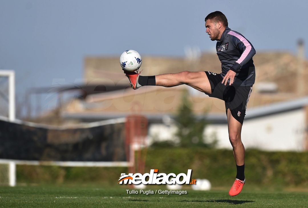  PALERMO, ITALY - MARCH 06: George Puscas in action during a US Citta' di Palermo training session at Tenente Carmelo Onorato Sports Center on March 06, 2019 in Palermo, Italy. (Photo by Tullio M. Puglia/Getty Images) 
