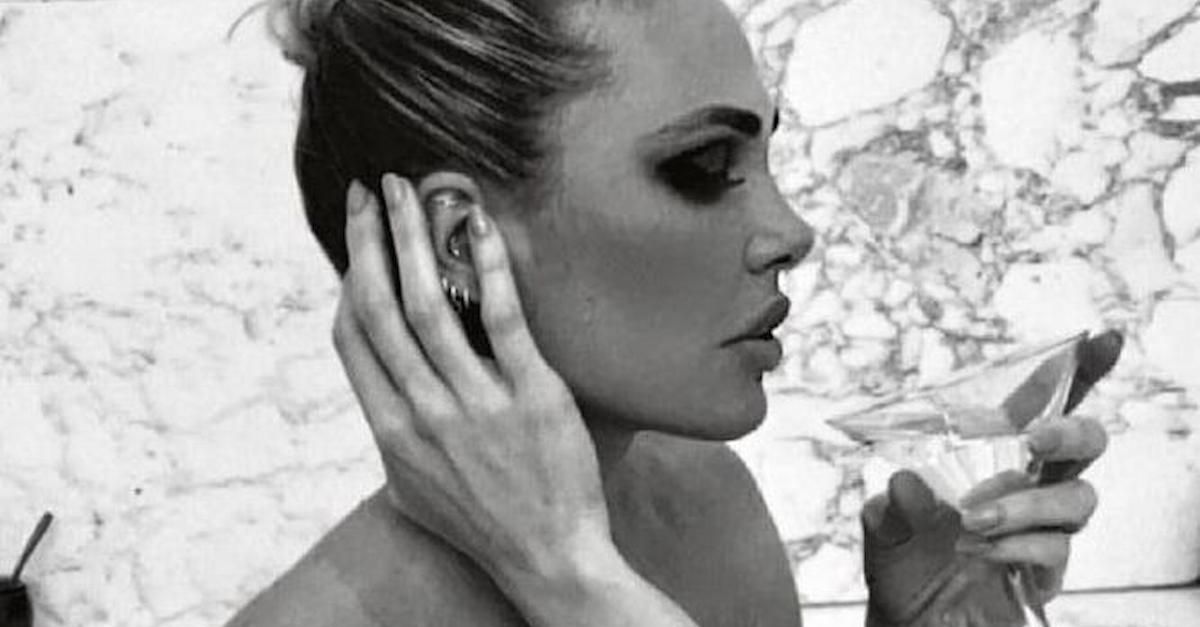 Ilary Blasi, relax in vasca dopo l’Isola. Totti la prende in giro: “In
