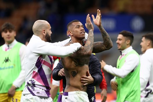 MILAN, ITALY - APRIL 01: Igor of ACF Fiorentina celebrates victory after the Serie A match between FC Internazionale and ACF Fiorentina at Stadio Giuseppe Meazza on April 01, 2023 in Milan, Italy. (Photo by Marco Luzzani/Getty Images) La Fiorentina e quella vittoria a San Siro: chi dominerà e chi ripartirà?- immagine 2