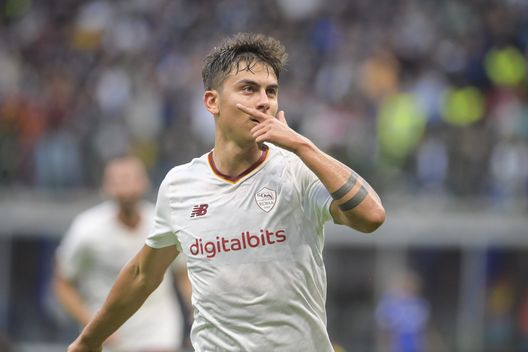 Photo by Fabio Rossi/AS Roma via Getty Images dybala roma bologna