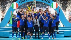 VIDEO Italia, i campioni d’Europa rientrano in hotel: la gioia dei tifosi