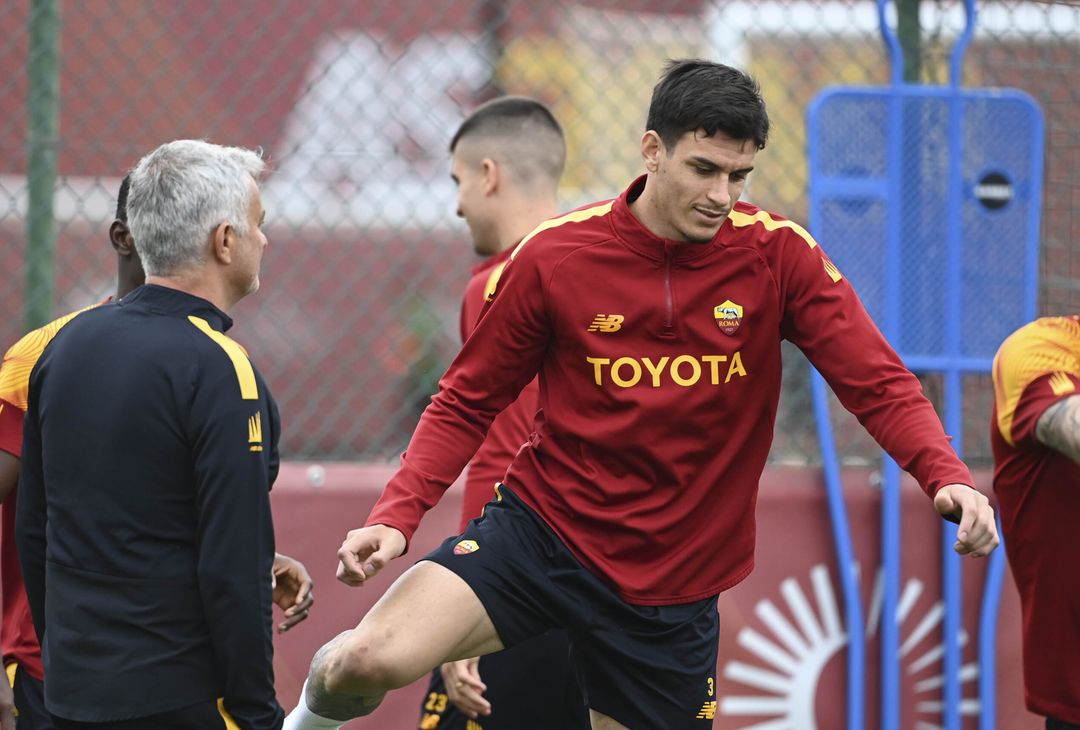 Roma, allenamento in vista del Bayer: ci sono Dybala e Wijnaldum – FOTO GALLERY - immagine 18