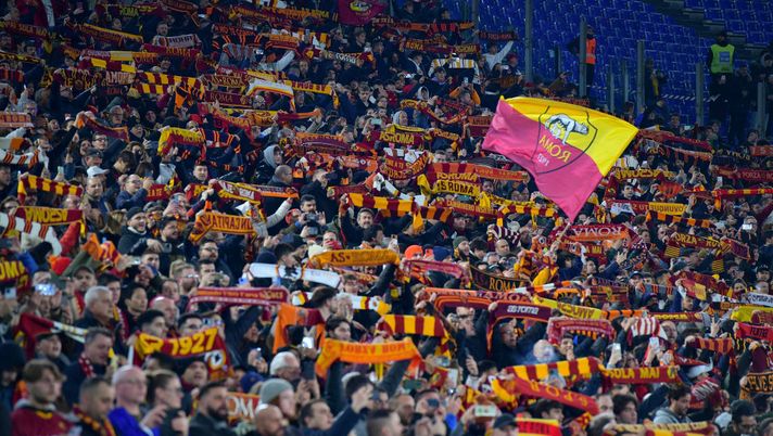 L’Olimpico fa la voce grossa. “Panolada” in Tevere contro la squalifica di Mou - immagine 1