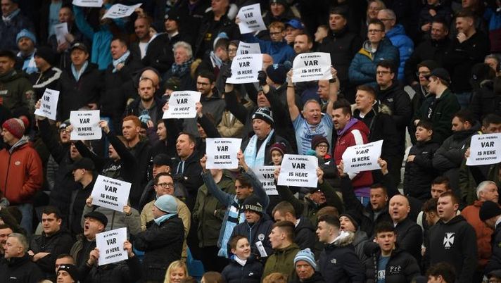 Monta negli stadi inglesi la protesta anti-Var Monta negli stadi inglesi la protesta anti-Var